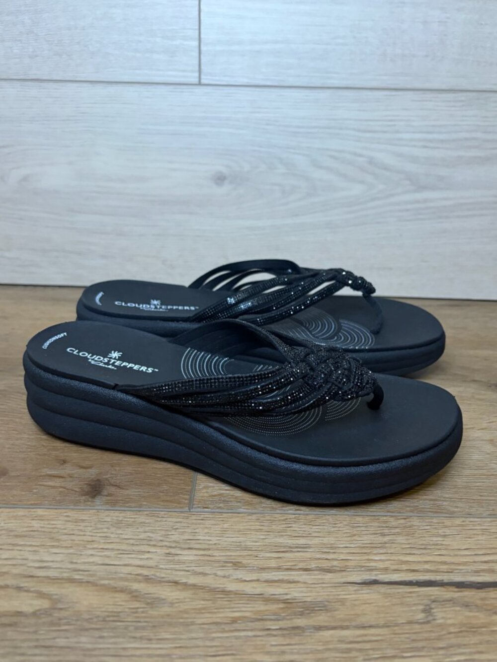Clarks Cloudsteppers Beaded Thong Sandals Black Size 6M